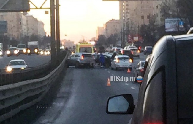 Умерший за рулем водитель устроил ДТП на проспекте Мира в Москве