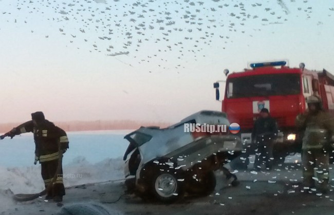 ВАЗ-2115 разломило пополам в результате ДТП в Башкирии