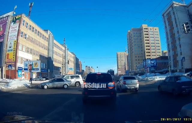 В Томске 40-летняя женщина спровоцировала тройное ДТП