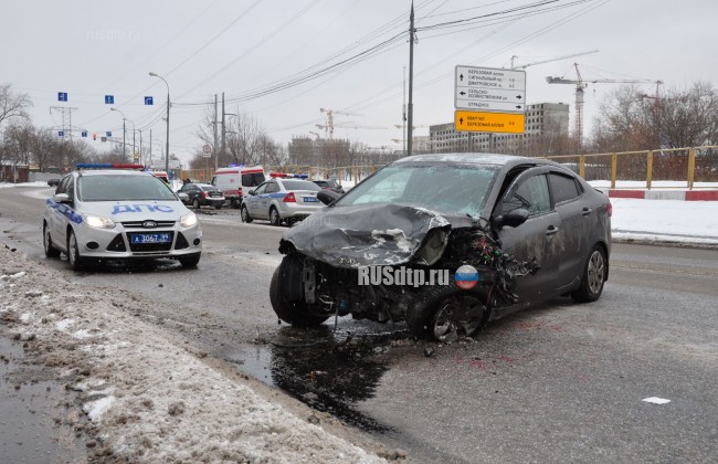 В проезде Серебрякова в Москве произошла лобовая авария