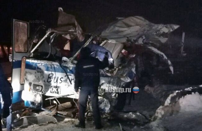 Три человека погибли в массовом ДТП с участием автобусов на Чуйском тракте