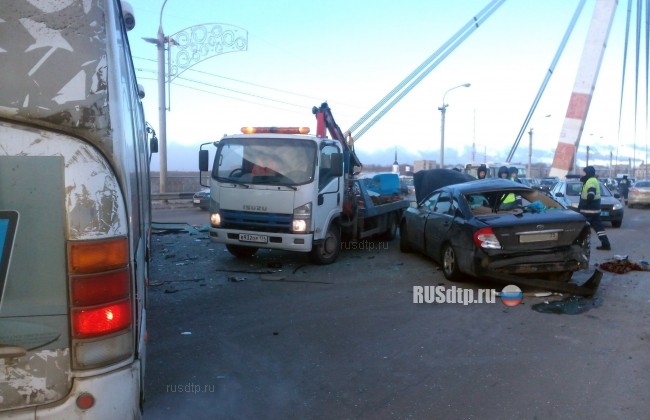 Женщина погибла в ДТП с автобусом на Октябрьском мосту в Череповце