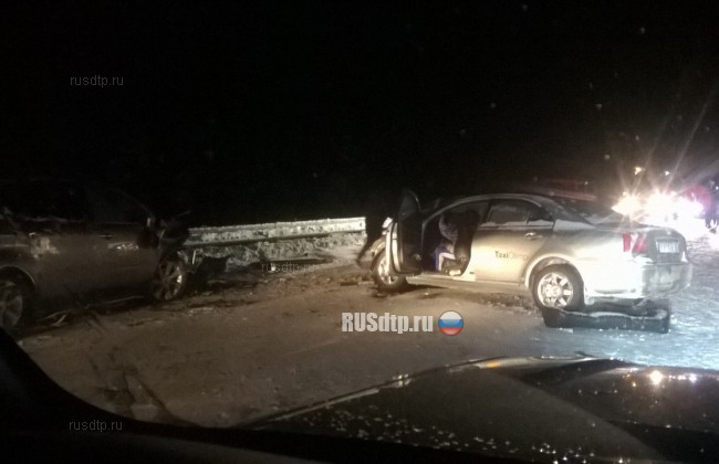 Четыре человека погибли в ДТП с участием такси в ХМАО