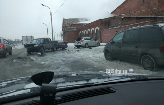 Видеокадры ДТП на Октябрьской набережной в Санкт-Петербурге