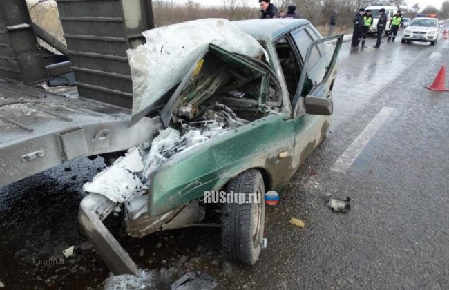 На Ставрополье водитель погиб, врезавшись в трал