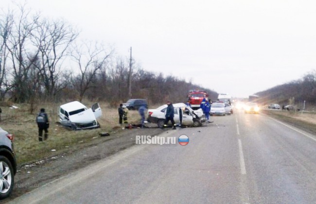 На Ставрополье водитель "Нивы" совершил опасный обгон и врезался в машину с семьей