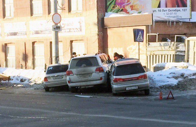 В Томске 40-летняя женщина спровоцировала тройное ДТП