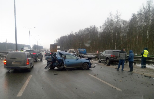 Около 30 автомобилей столкнулись на трассе М-2 «Крым» в Подмосковье