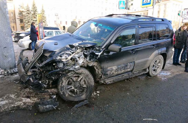 В Челябинске «Лексус» сбил четырех студенток