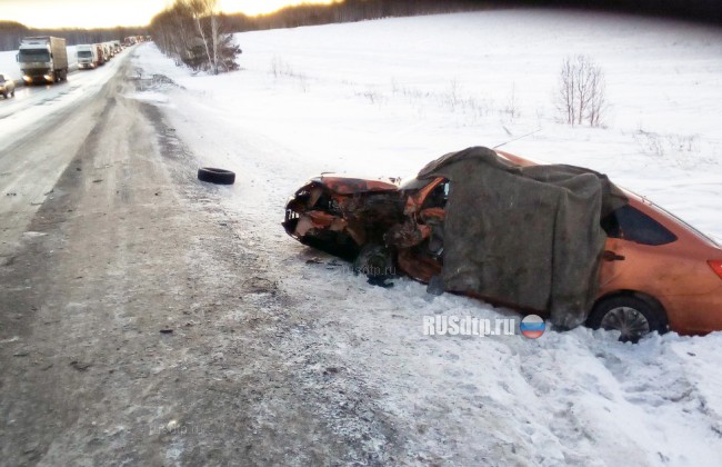 Два грузовика и легковой автомобиль столкнулись на М-5 под Миассом