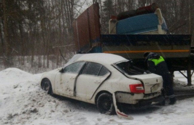 Двое 29-летних мужчин погибли и один пострадал в ДТП в Смоленской области