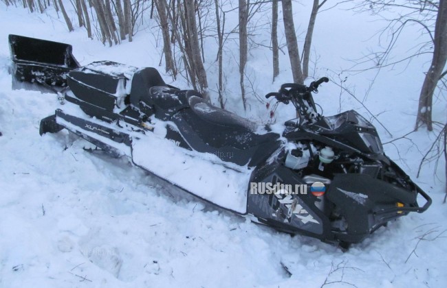 В Кирилловском районе мужчина погиб после падения со снегохода