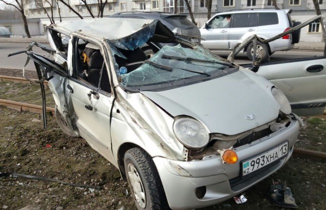 Уличные гонки в Алматы привели к крупному ДТП
