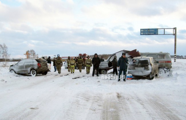 В Тюменской области во время снегопада столкнулись 8 автомобилей