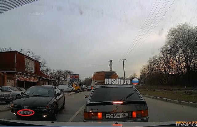 В Ростове-на-Дону ищут водителя, протаранившего три автомобиля
