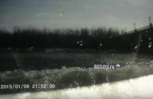 Тойота скатилась в реку после столкновения с Ауди в Усть-Каменогорске