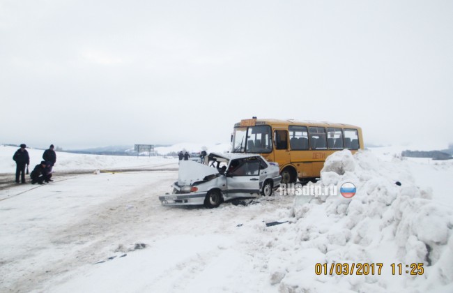 В Башкирии школьный автобус попал в смертельное ДТП