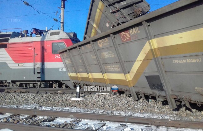 В Амурской области при столкновении грузовика с поездом погибли три человека