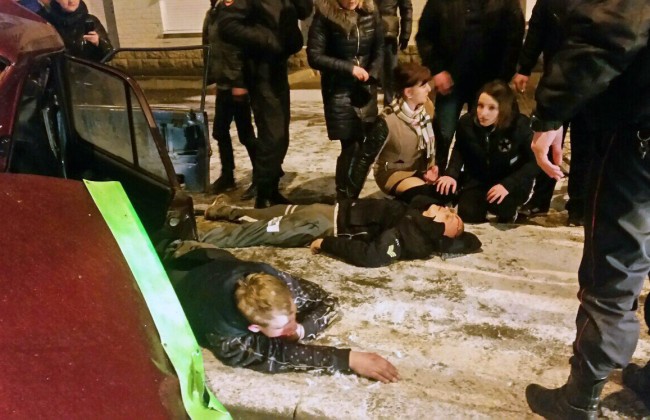 В Петербурге двое парней едва не погибли, дрифтуя на дороге