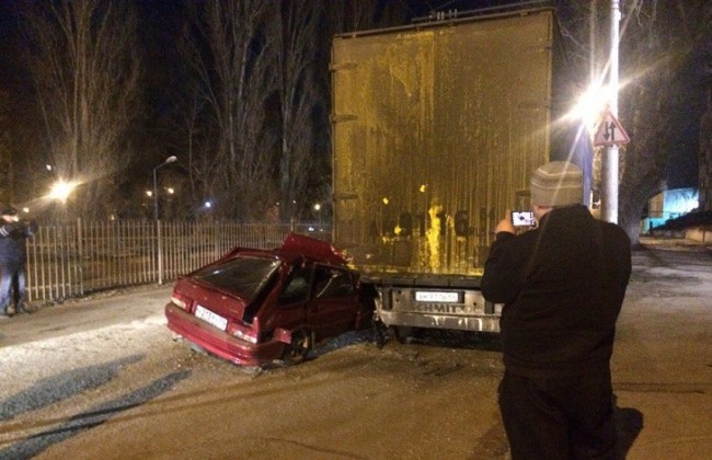 Молодой человек погиб в ночном ДТП в Саратове