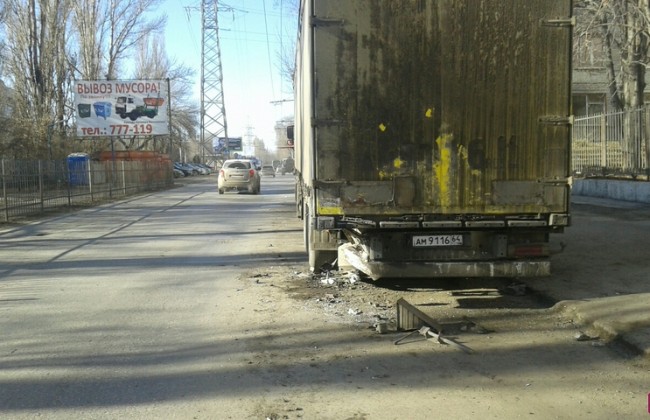 Молодой человек погиб в ночном ДТП в Саратове