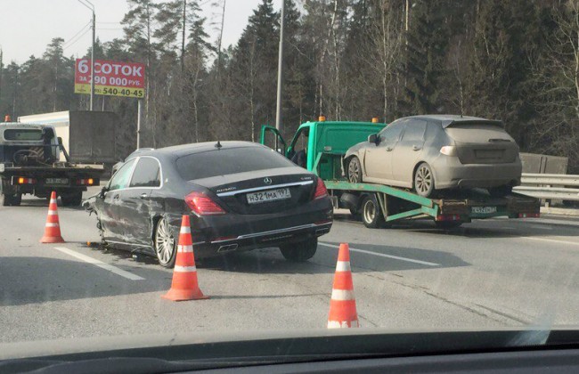«Майбах» попал в ДТП на Новорижском шоссе