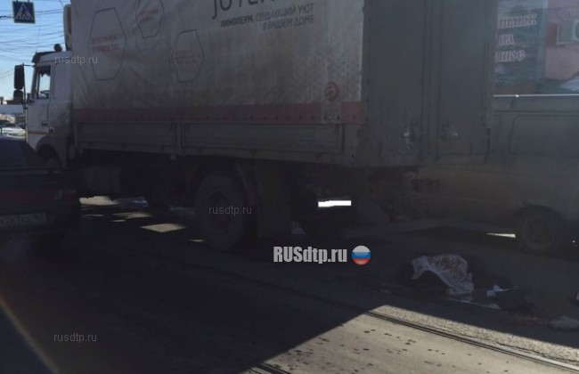В Самаре грузовик насмерть сбил женщину