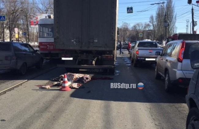 В Самаре грузовик насмерть сбил женщину