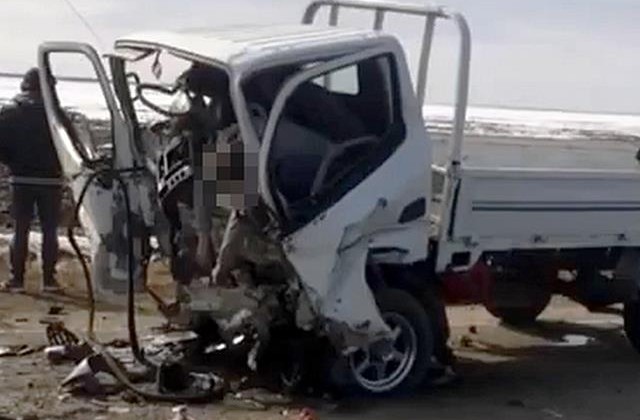 В Амурской области в ДТП с участием грузовика и легковушки погибли 4 человека