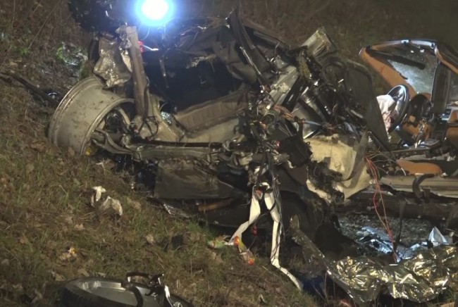 Женщина-водитель Porsche и ее молодой пассажир погибли в ДТП в Германии