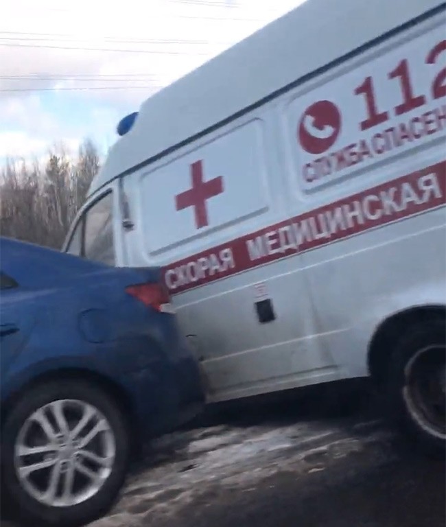 В Подмосковье в ДТП с участием скорой пострадала бригада медиков