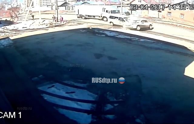 ДТП на улице Кирова в Новосибирске запечатлела камера наблюдения