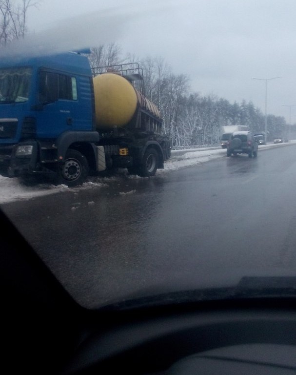 Автомобиль вынесло на встречку на трассе Шебекино-Белгород