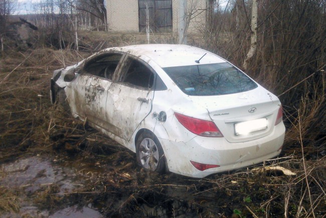 В Тверской области водитель сбил инспектора и попал в ДТП, пытаясь скрыться
