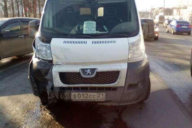 В Чебоксарах водитель маршрутки устроил массовое ДТП