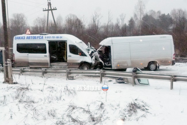 В Кировской области в ДТП с микроавтобусом один человек погиб и 12 пострадали