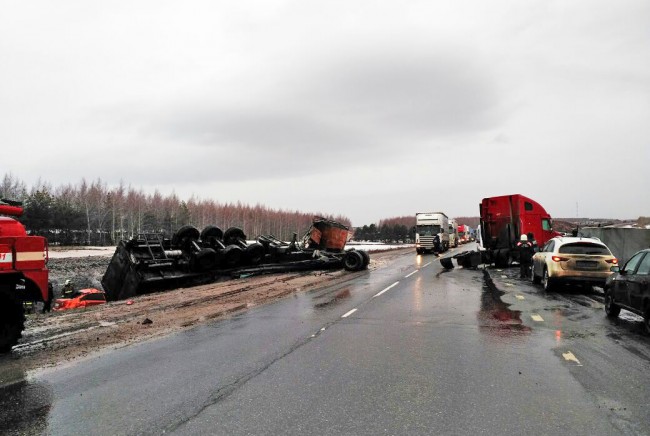 В Татарстане в ДТП с участием трех автомобилей погибли два человека