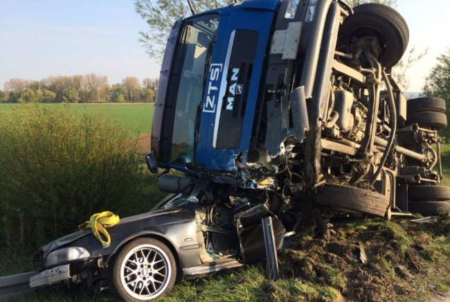 В Германии груженный тушами животных грузовик MAN раздавил BMW