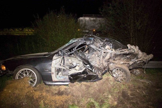 В Германии груженный тушами животных грузовик MAN раздавил BMW