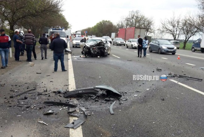На Кубани в лобовом столкновении Lada Vesta и Geely погибли три человека