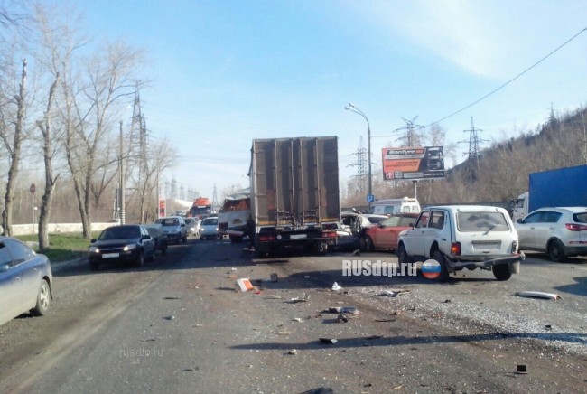 В Самарской области произошло массовое ДТП с участием 14 транспортных средств