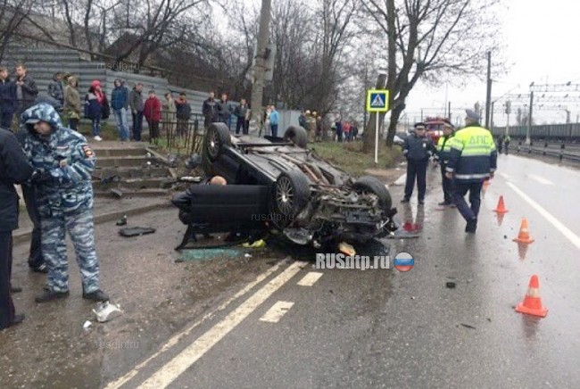 В Смоленске «Лада Гранта» врезалась в столб. Погибли водитель и пассажир
