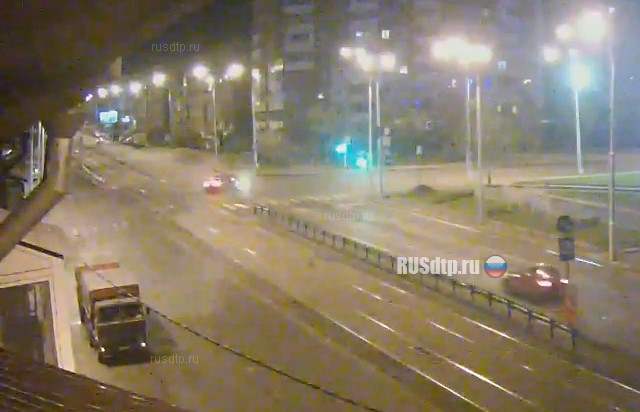 Ночное ДТП в Кемерове попало в объектив видеорегистратора