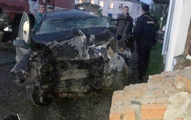 Во Владимирской области водитель «убился» об стену супермаркета