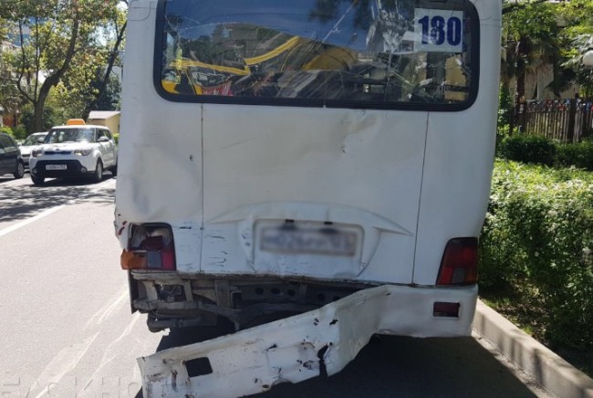 Два автобуса столкнулись в Сочи