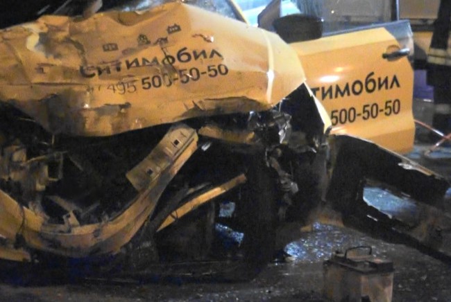Водитель и две пассажирки такси погибли в ДТП на МКАД