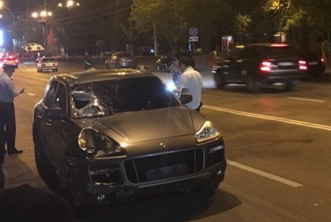В Ростове-на-Дону пьяный водитель «Порше» сбил пешехода и скрылся