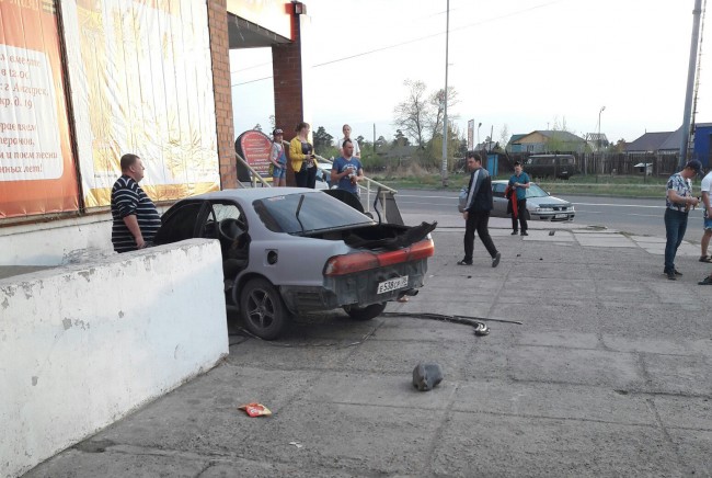 В Ангарске пьяные работники автосервиса угнали машину клиента и попали в смертельное ДТП