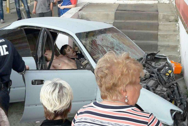 В Ангарске пьяные работники автосервиса угнали машину клиента и попали в смертельное ДТП