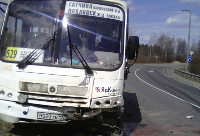 В ДТП с участием автобуса под Петербургом пострадали 10 человек
